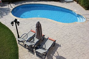 Seaside 2-bedroom Villa With Private Pool, Garden & Wifi Your Perfect