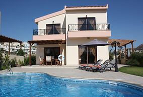 Seaside 2-bedroom Villa With Private Pool, Garden & Wifi Your Perfect