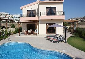 Seaside 2-bedroom Villa With Private Pool, Garden & Wifi Your Perfect