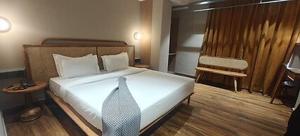 Minimalist - The Varanasi Edit