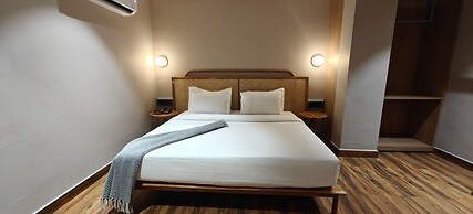 Minimalist - The Varanasi Edit