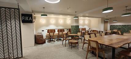 Minimalist - The Varanasi Edit