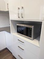 Immaculate Entire House in Chermside West 2-beds