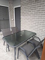 Immaculate Entire House in Chermside West 2-beds