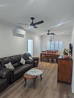 Immaculate Entire House in Chermside West 2-beds