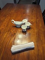 Immaculate Entire House in Chermside West 2-beds