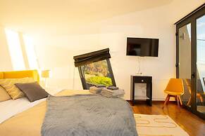 Villa Leonor Cliffside Retreat