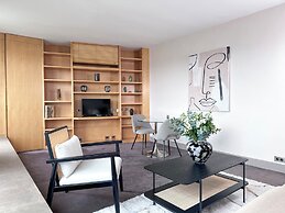 1610 Champs-Élysées