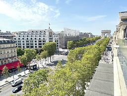 1610 Champs-Élysées