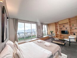 1610 Champs-Élysées