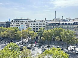 1610 Champs-Élysées