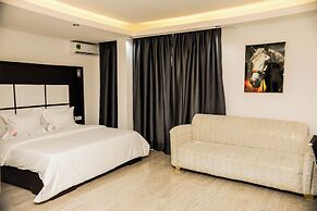 Debolonia Palace Hotel