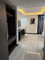 Debolonia Palace Hotel