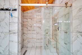 2 Mi to the Island in Pigeon Forge: Serene Escape