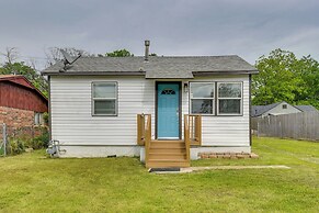 5 Mi to Dtwn Tulsa: Pet-friendly Home!