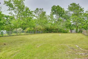 5 Mi to Dtwn Tulsa: Pet-friendly Home!