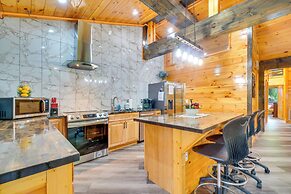 3 Mi to Dollywood: Peaceful Cabin w/ Deck