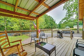 3 Mi to Dollywood: Peaceful Cabin w/ Deck