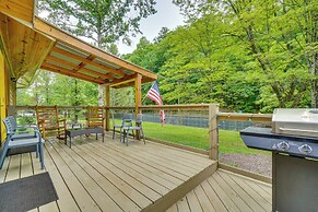 3 Mi to Dollywood: Peaceful Cabin w/ Deck