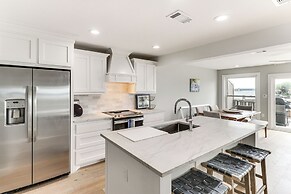 Lakefront Retreat in Horseshoe Bay w/ Private Pier