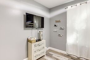 Walk to Beach: Elegant Escape in Lusby!
