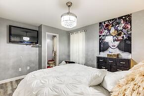 Walk to Beach: Elegant Escape in Lusby!