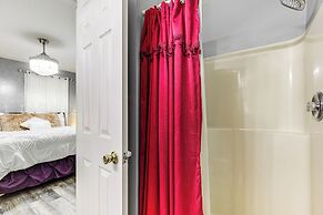 Walk to Beach: Elegant Escape in Lusby!