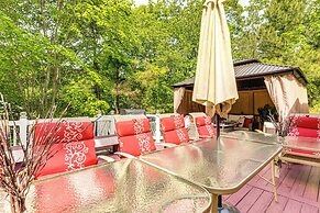 Walk to Beach: Elegant Escape in Lusby!