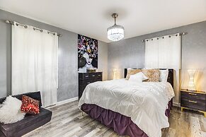 Walk to Beach: Elegant Escape in Lusby!