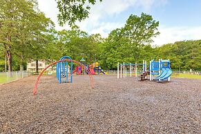 Walk to Beach: Elegant Escape in Lusby!