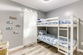 Walk to Beach: Elegant Escape in Lusby!