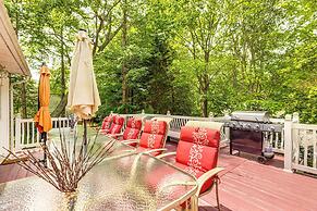 Walk to Beach: Elegant Escape in Lusby!