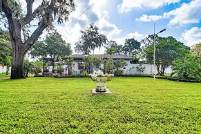 Hot Tub & Fenced Yard: Tranquil Home in Valrico!