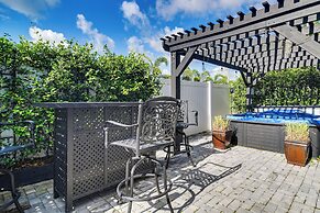 Hot Tub & Fenced Yard: Tranquil Home in Valrico!