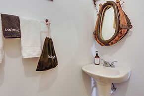 Hot Tub + Game Room: Peaceful Wardensville Cabin