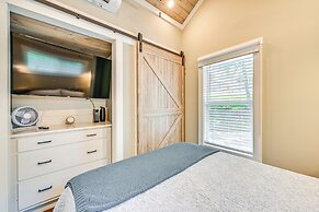 Lake Norman Cabin w/ Pool Access & Deck