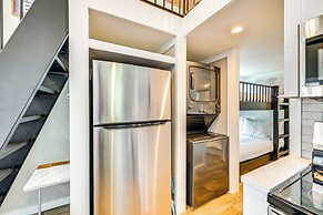 Lake Norman Cabin w/ Pool Access & Deck