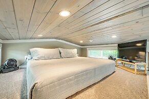 Lake Norman Cabin w/ Pool Access & Deck