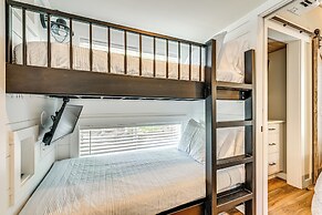 Lake Norman Cabin w/ Pool Access & Deck