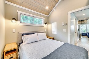 Lake Norman Cabin w/ Pool Access & Deck