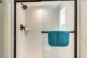 Lake Norman Cabin w/ Pool Access & Deck