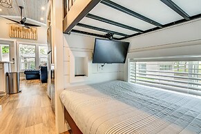 Lake Norman Cabin w/ Pool Access & Deck