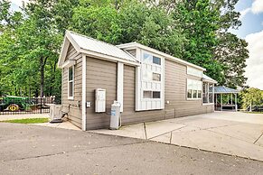 Lake Norman Cabin w/ Pool Access & Deck
