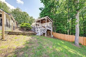 Lake Norman Cabin w/ Pool Access & Deck