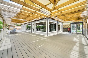 Lake Norman Cabin w/ Pool Access & Deck