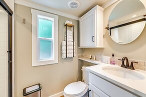 Lake Norman Cabin w/ Pool Access & Deck