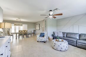 8 Mi to Fort Myers Beach: Poolside Paradise!