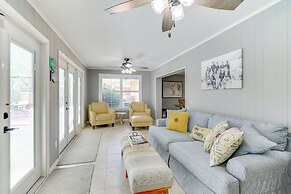 8 Mi to Fort Myers Beach: Poolside Paradise!