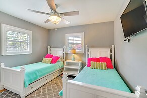 8 Mi to Fort Myers Beach: Poolside Paradise!