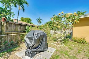 8 Mi to Fort Myers Beach: Poolside Paradise!